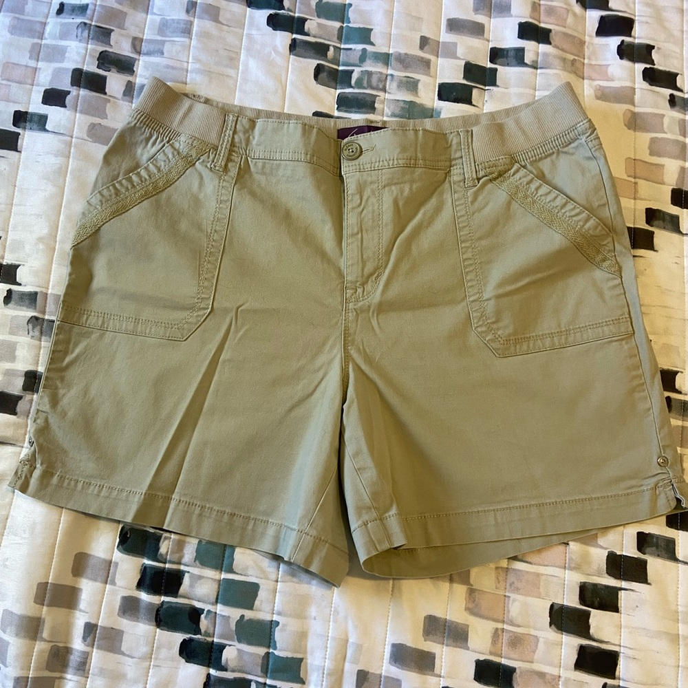 Women’s Gloria Vanderbilt shorts